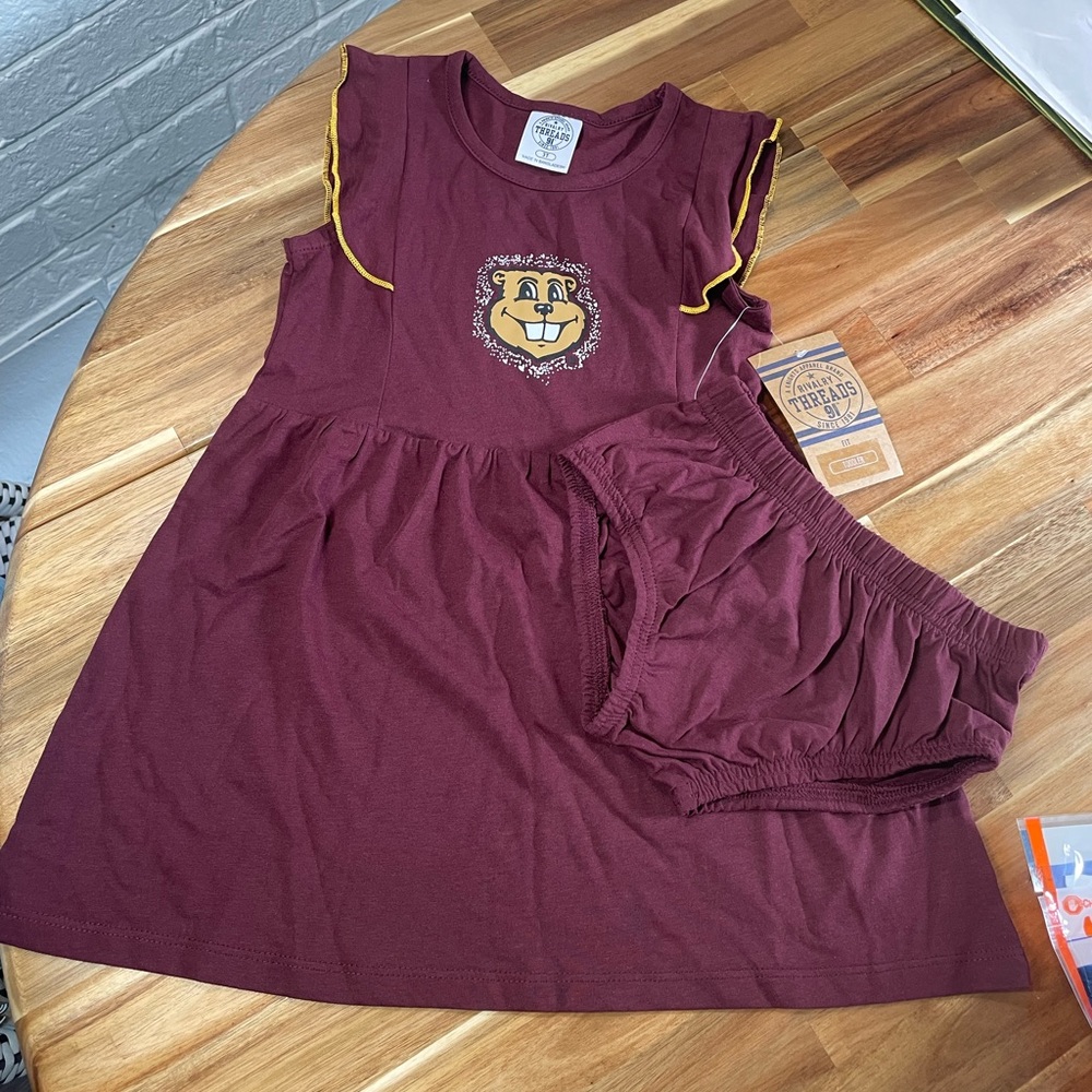 Rivalry Threads 91/Girl’s Toddler dress Size 4T/ Wine red with 🦫 Beaver.